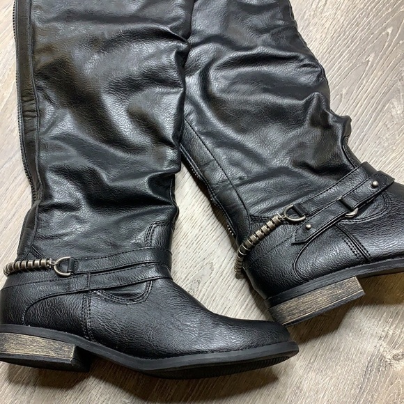 Black Boots with Silver Coil Design - Picture 7 of 15